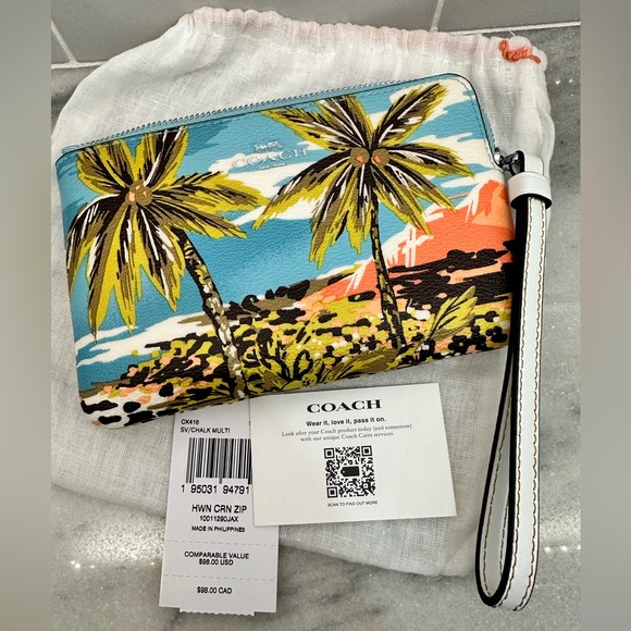 New Coach RARE Hawaiian palm trees corner zipped wristlet - Picture 5 of 5